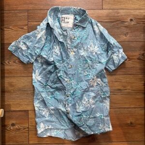 Peau De Loup Short Sleeve Button Down (Size 6)